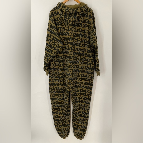 Savage x Fenty 1X 16-18 plus hooded jumpsuit 0166 print words font all over - Picture 11 of 13
